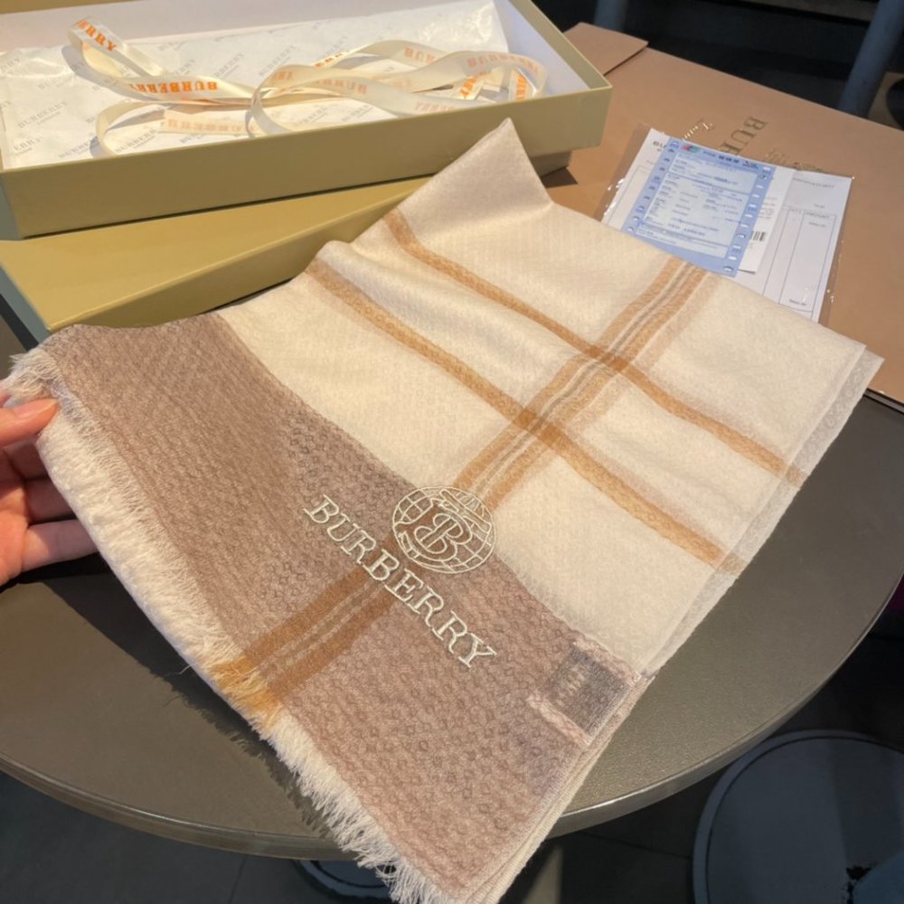 Women's Burberry Winter New water-soluble cashmere simple scarf Size: 95 * 190CM - Picture 3 of 8